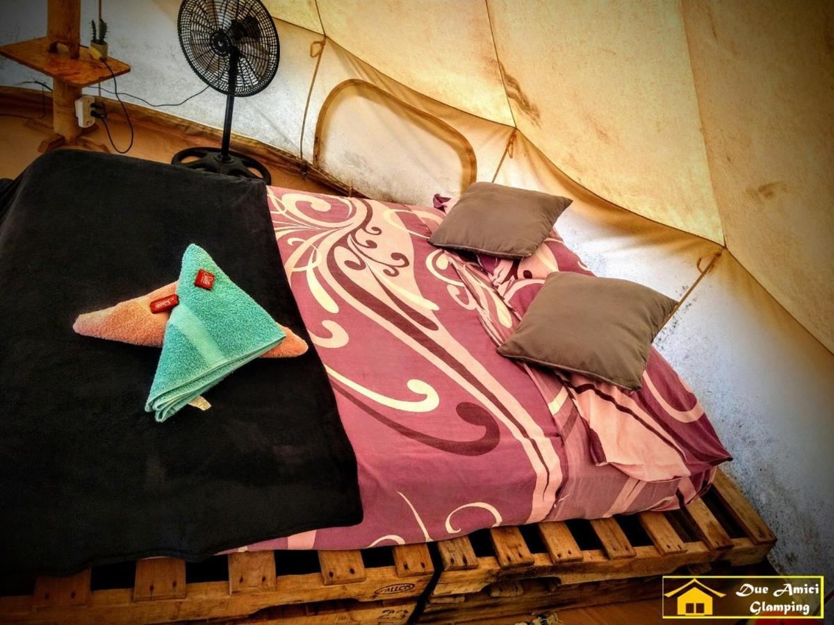 Отель Glamping Due Amici Паломино Экстерьер фото