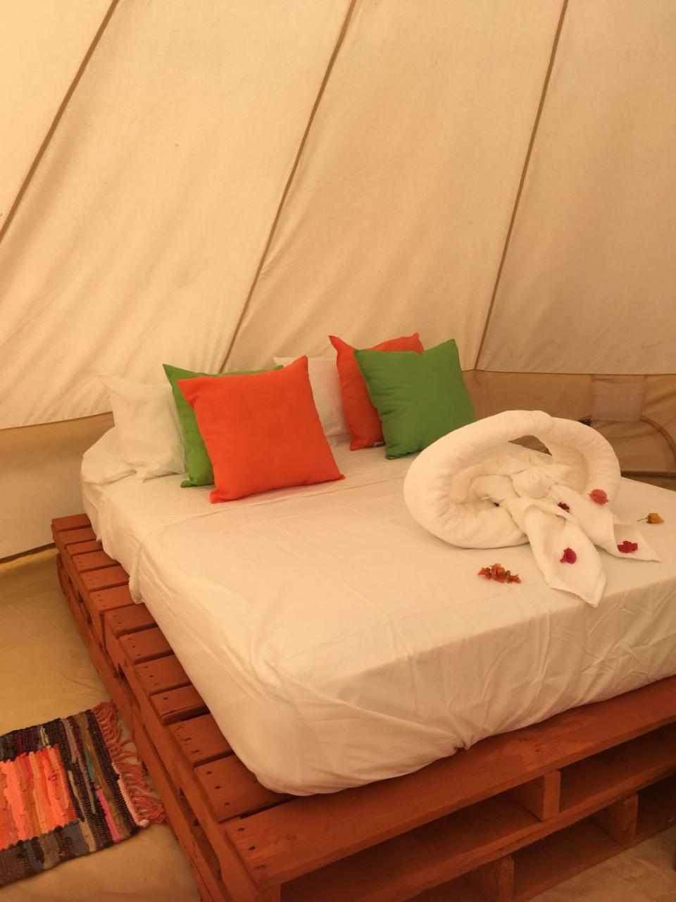 Отель Glamping Due Amici Паломино Экстерьер фото